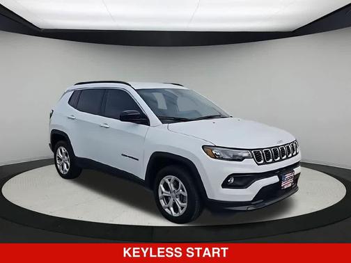 Bright White Clearcoat 2024 Jeep Compass Latitude