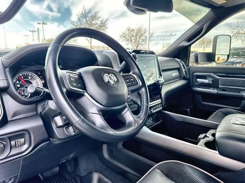 2022 RAM 3500 Laramie Crew Cab 4x4 8' Box