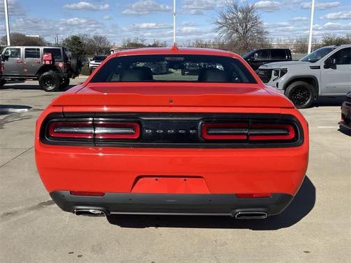 2016 Dodge Challenger SXT