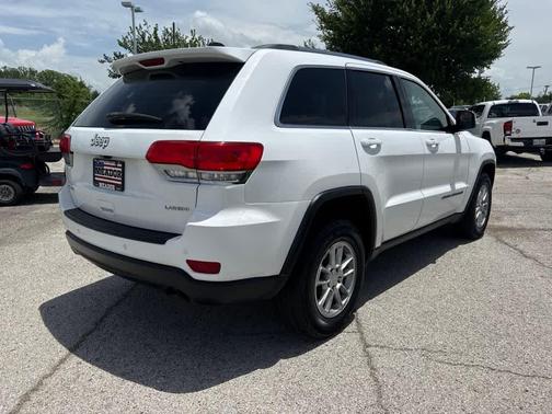 Bright White Clearcoat 2018 Jeep Grand Cherokee Laredo E