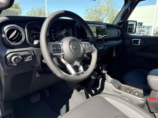 2026 Jeep Wrangler 4-Door Sahara 4x4