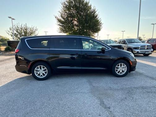 Diamond Black Crystal Pearlcoat 2025 Chrysler Pacifica L