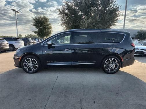 2024 Chrysler Pacifica L