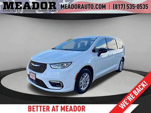 Bright White Clearcoat 2026 Chrysler Pacifica L