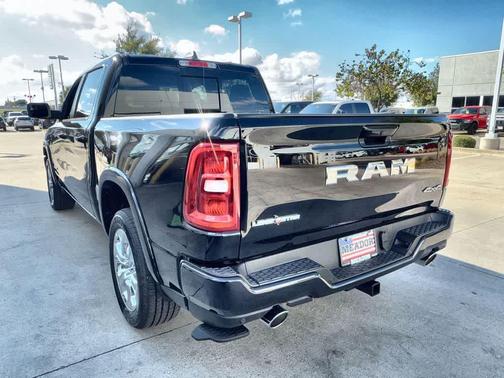 Diamond Black Crystal Pearlcoat 2026 RAM 1500 Lone Star
