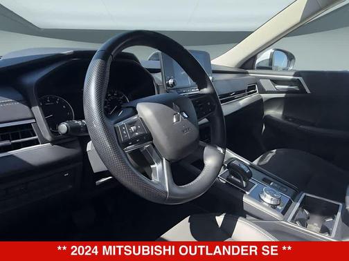 White Diamond 2024 Mitsubishi Outlander SE