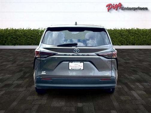 2023 Toyota Sienna LE