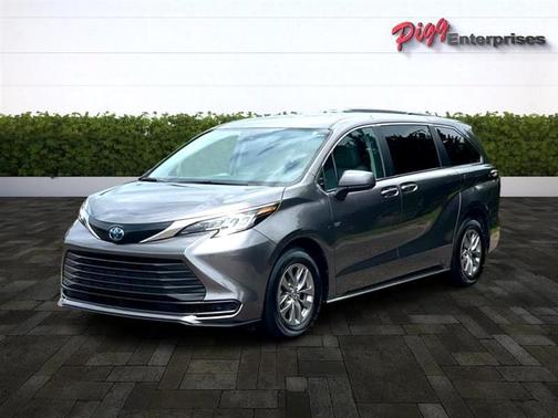 2023 Toyota Sienna LE