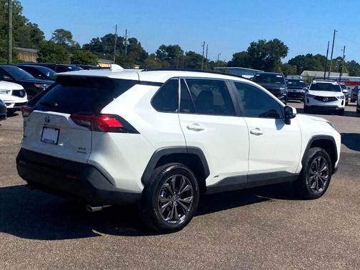 Photo 5 of 42 of 2022 Toyota RAV4 Hybrid XLE Premium