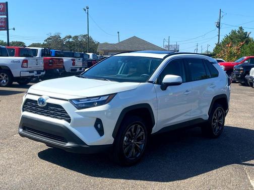 Photo 4 of 42 of 2022 Toyota RAV4 Hybrid XLE Premium