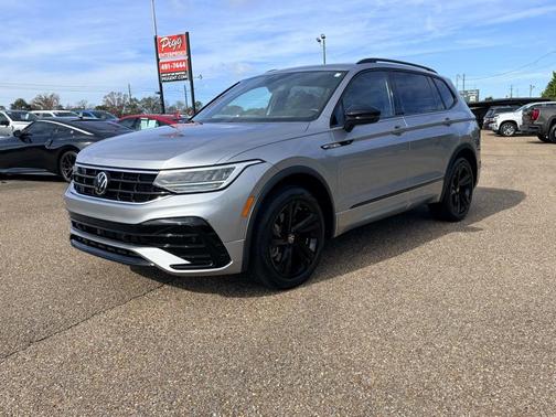 2023 Volkswagen Tiguan 2.0T SE R-Line Black