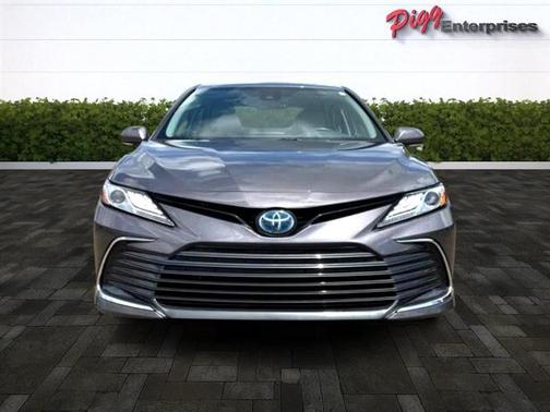 2022 Toyota Camry Hybrid XLE