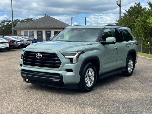 2025 Toyota Sequoia SR5