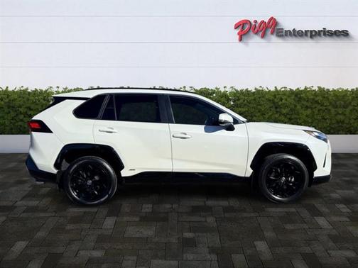 2022 Toyota RAV4 Hybrid SE