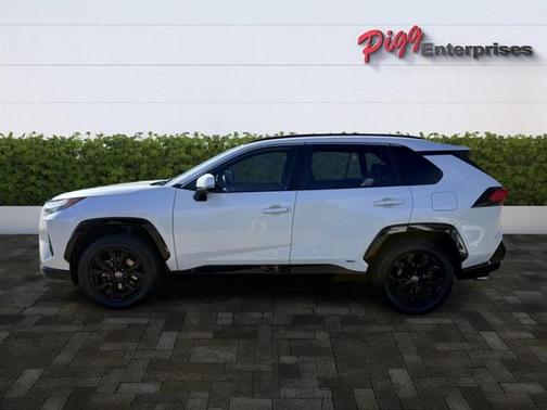 2022 Toyota RAV4 Hybrid SE