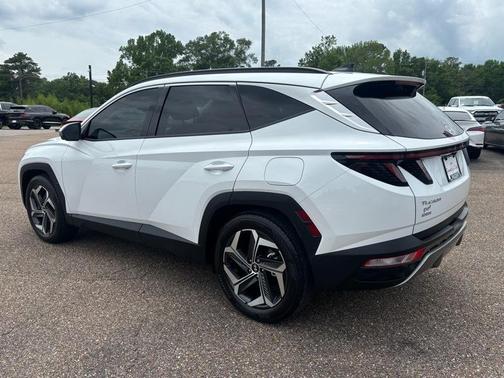 White 2024 Hyundai TUCSON Limited