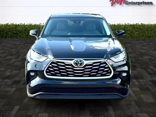 2021 Toyota Highlander LE
