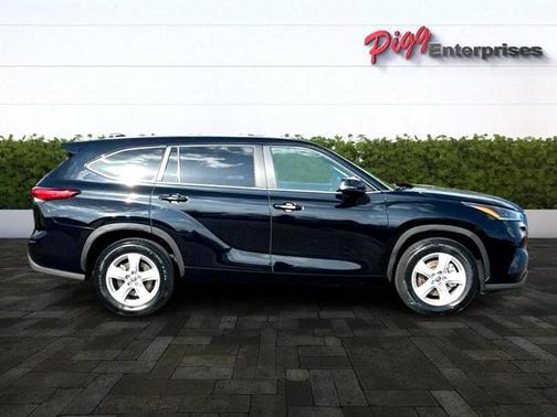 2021 Toyota Highlander LE