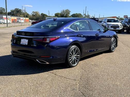 2022 Lexus ES 350 Base