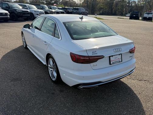 2024 Audi A4 45 S line quattro Premium