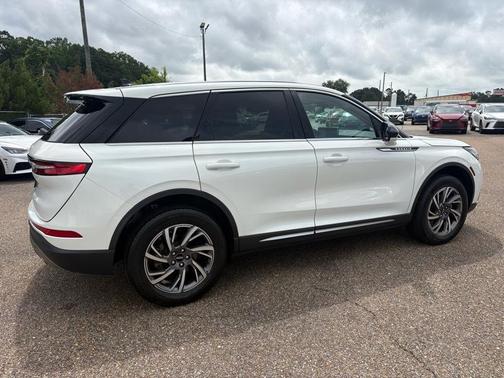 White 2023 Lincoln Corsair Standard