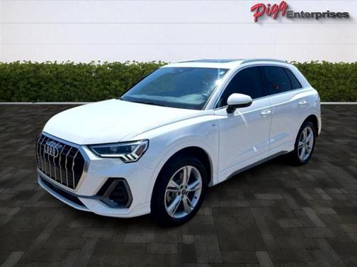 2022 Audi Q3 45 S line Premium