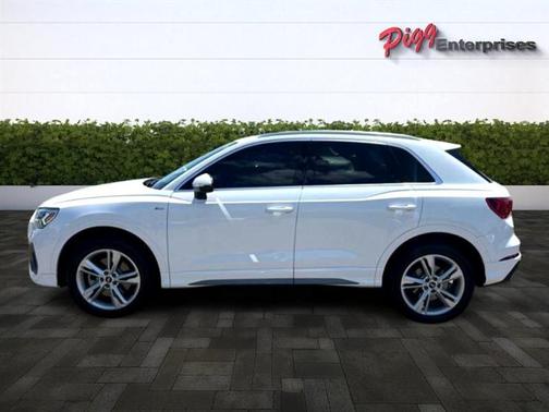 2022 Audi Q3 45 S line Premium