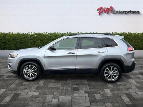 Silver 2022 Jeep Cherokee Latitude Lux