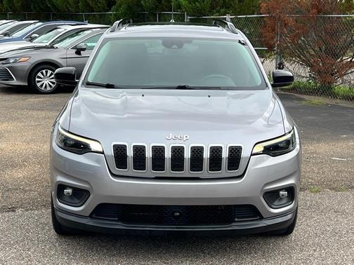 Silver 2022 Jeep Cherokee Latitude Lux