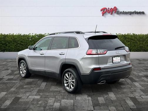 Silver 2022 Jeep Cherokee Latitude Lux