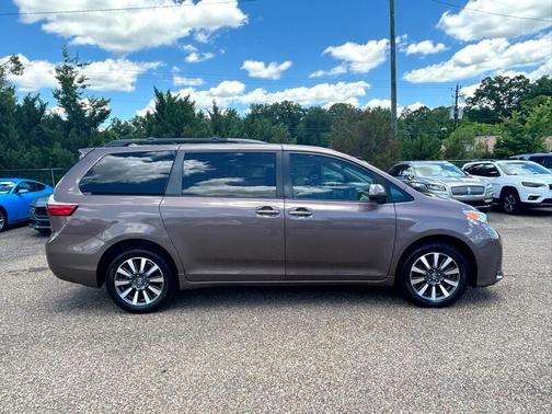 2020 Toyota Sienna LE
