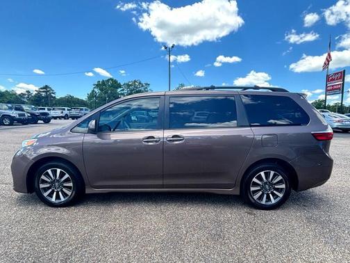 2020 Toyota Sienna LE