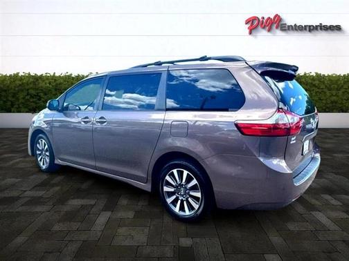 2020 Toyota Sienna LE