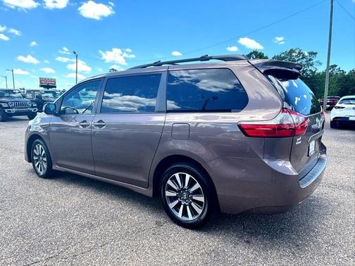 2020 Toyota Sienna LE