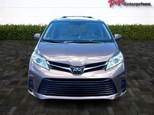 2020 Toyota Sienna LE