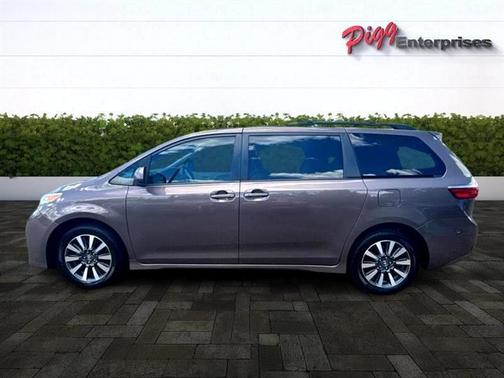 2020 Toyota Sienna LE