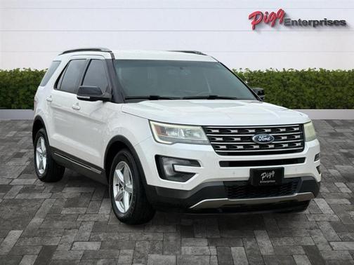 White 2016 Ford Explorer XLT