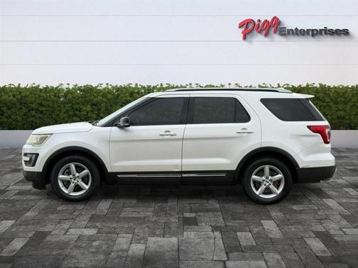 White 2016 Ford Explorer XLT