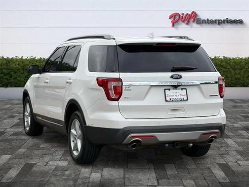 White 2016 Ford Explorer XLT