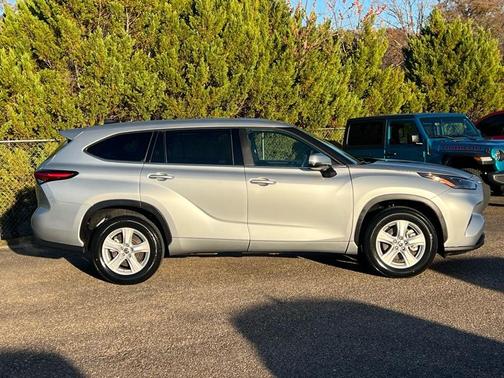 2023 Toyota Highlander Hybrid LE