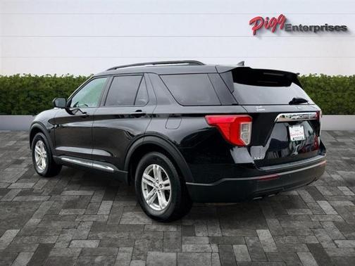 Black 2022 Ford Explorer XLT