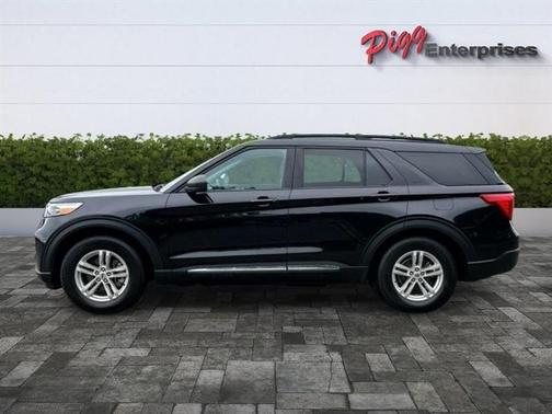 Black 2022 Ford Explorer XLT