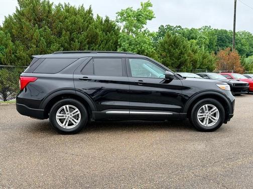 Black 2022 Ford Explorer XLT