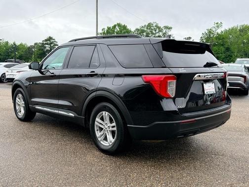 Black 2022 Ford Explorer XLT