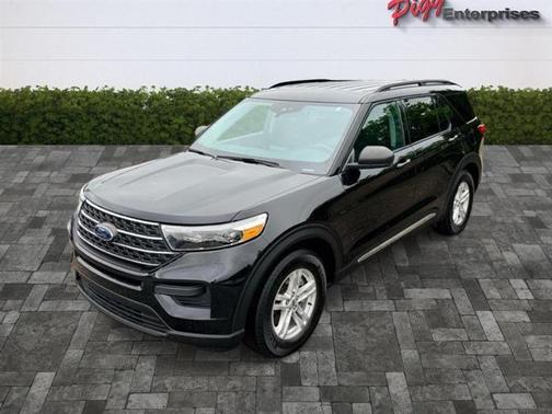 Black 2022 Ford Explorer XLT