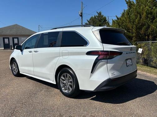 2022 Toyota Sienna XLE