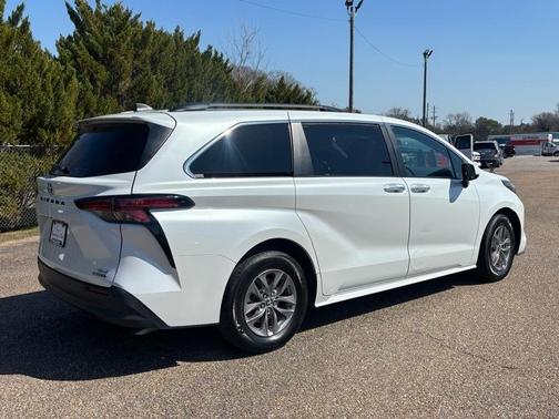 2022 Toyota Sienna XLE
