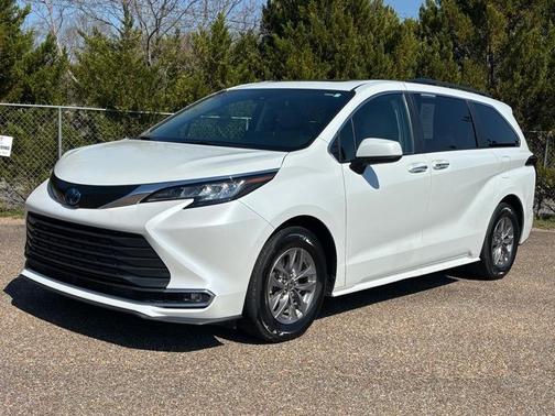 2022 Toyota Sienna XLE