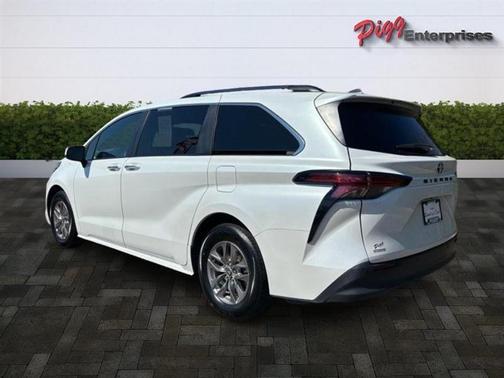 2022 Toyota Sienna XLE