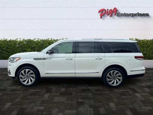 2022 Lincoln Navigator L Reserve